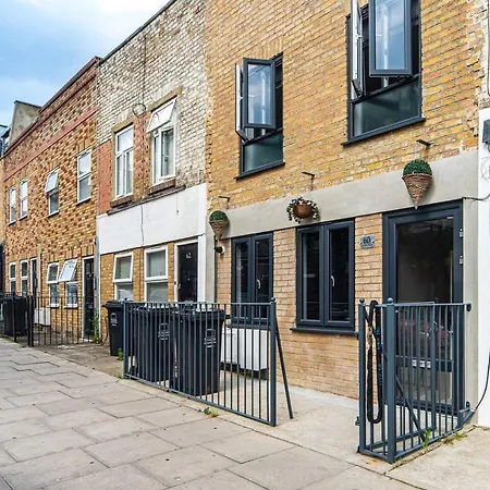 Lovely 3 Bed Flat In A Great Location In London